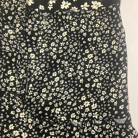 Maurice’s Kimono Daisy Print Black & White Floral Size Medium - Picture 9 of 14